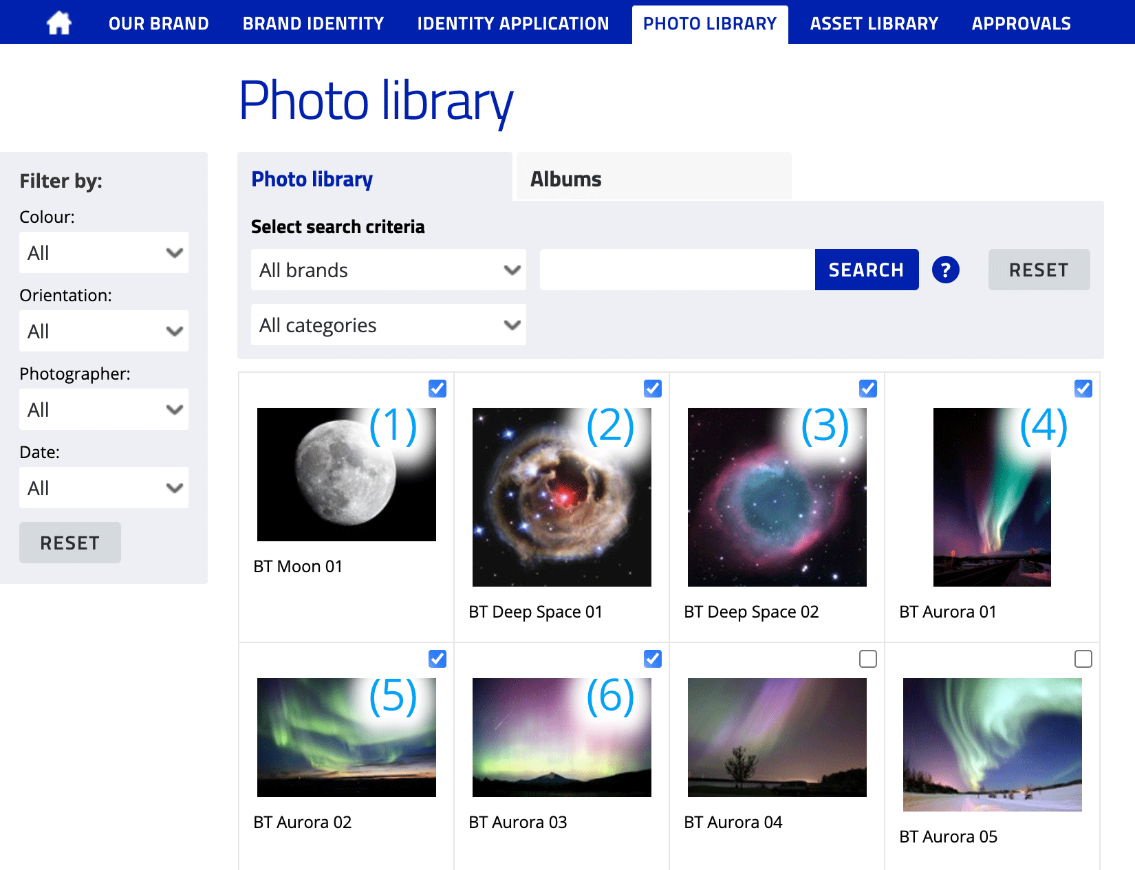 Photo Library frontend thumbnails sorted in default order